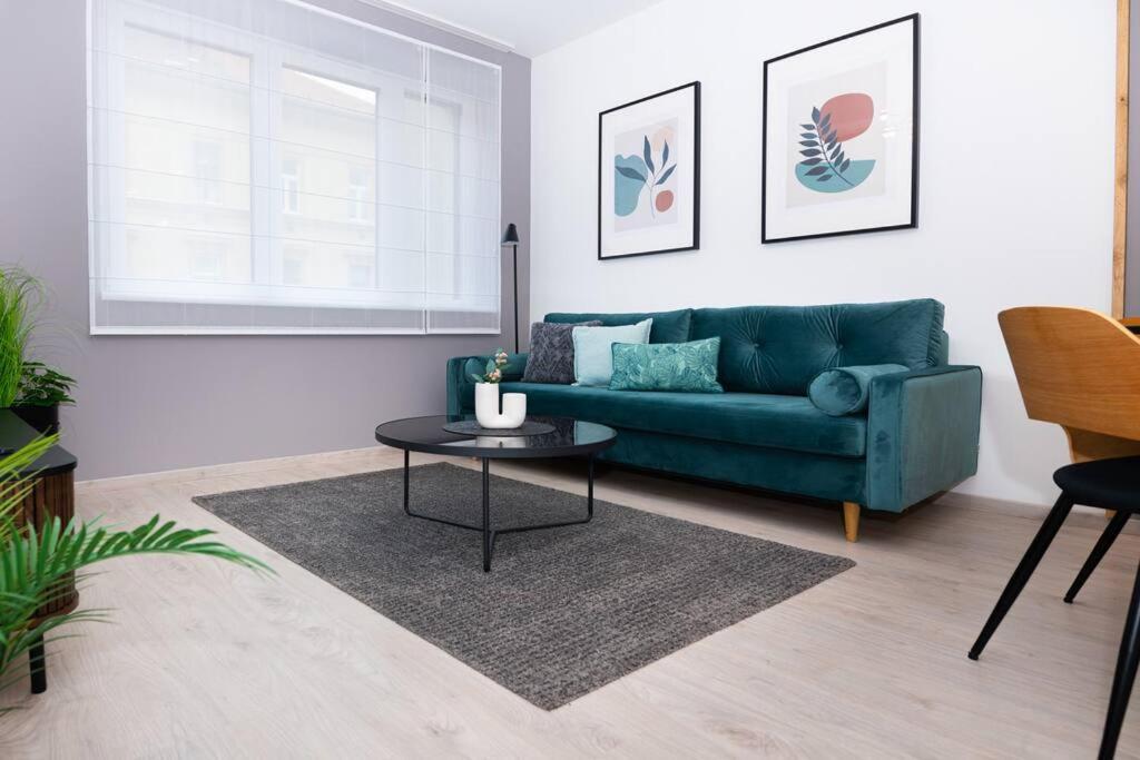 Apartment Chic207 Retreat: Modern 1br Gem With Parking By Nw Budapest
